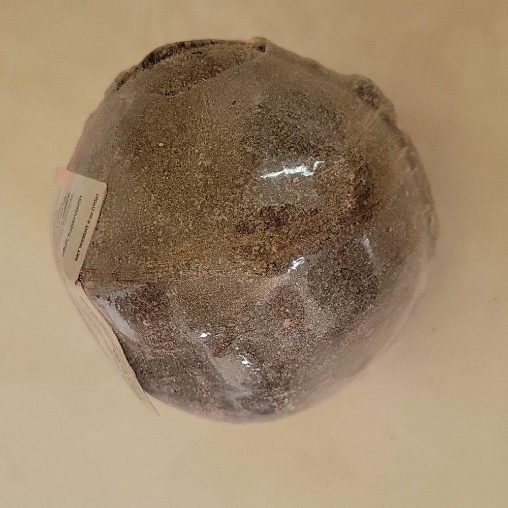 NWT Fragrant Jewels Black Bath Bomb